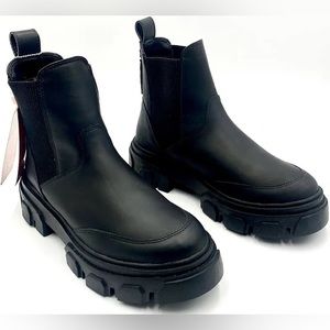 FARM Rio Black Chelsea Boots